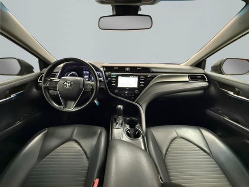 Used 2020 Toyota Camry SE FWD image 13