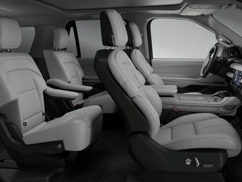 New 2026 Lincoln Navigator Reserve image 5