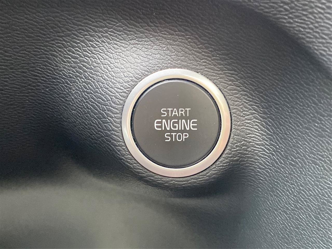 Used 2021 Volvo XC40 T5 R-Design AWD/4WD image 40