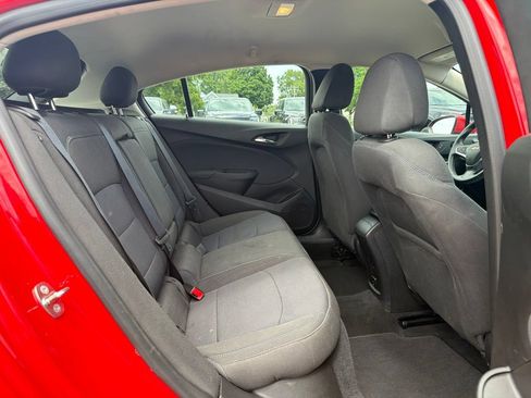 Used 2018 Chevrolet Cruze LT w/ Convenience Package FWD image 12