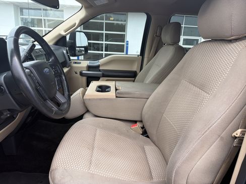 Used 2018 Ford F150 XLT w/ Equipment Group 302A Luxury AWD/4WD image 43