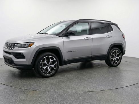 Used 2025 Jeep Compass Limited image 3