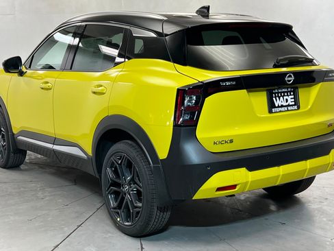 New 2026 Nissan Kicks SR w/ Interior Electronics Package FWD image 3