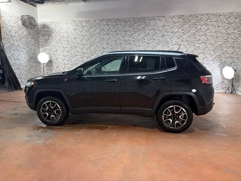 Used 2024 Jeep Compass Trailhawk AWD/4WD image 4