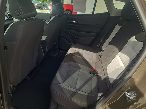 Used 2024 Chevrolet Trax LS w/ LS Convenience Package FWD image 17