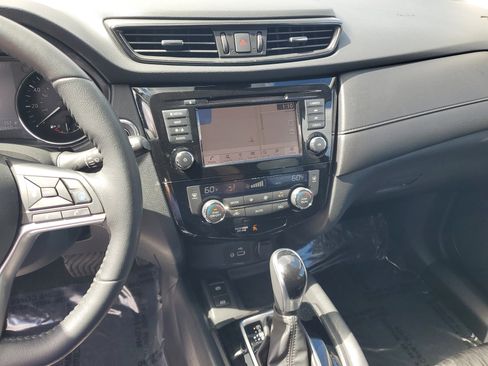 Certified 2020 Nissan Rogue SV w/ Premium Package image 22