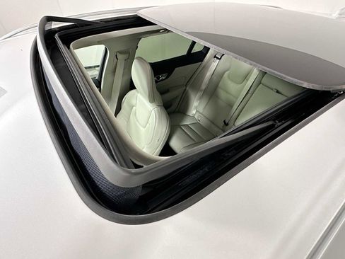 Used 2025 Volvo V60 B5 Cross Country Ultra w/ Climate Package image 19