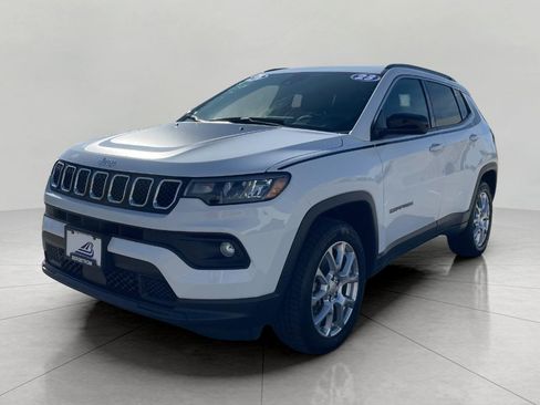 Used 2023 Jeep Compass Latitude w/ Mopar Graphics Package AWD/4WD image 33