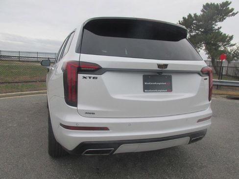 Used 2023 Cadillac XT6 Premium Luxury w/ Technology Package image 17