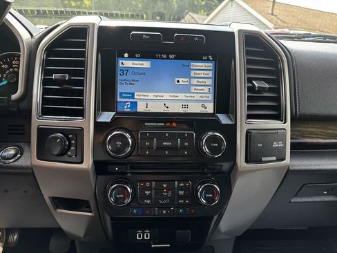 Used 2018 Ford F150 Lariat w/ Equipment Group 501A Mid AWD/4WD image 17