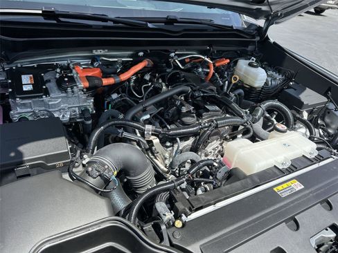 Used 2025 Toyota Tacoma TRD Off-Road image 9