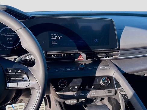 New 2025 Hyundai Elantra SEL image 10