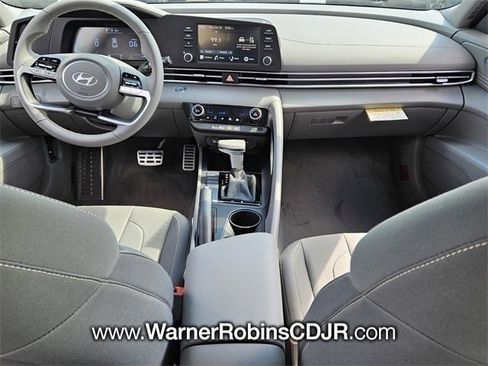 Used 2025 Hyundai Elantra Sport image 8