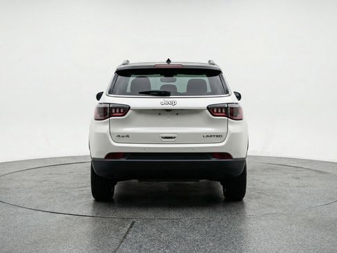 Used 2025 Jeep Compass Limited image 7