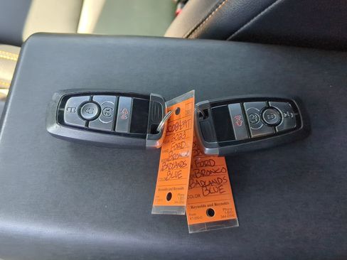 Certified 2023 Ford Bronco Badlands w/ Sasquatch Package AWD/4WD image 27