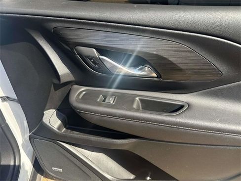 Used 2022 GMC Terrain SLT w/ Infotainment Package II image 18