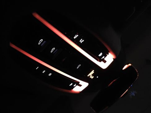 Used 2020 Porsche Panamera 4S image 24