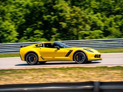 Used 2018 Chevrolet Corvette Z06 RWD image 2