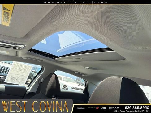 Used 2025 Hyundai Elantra SEL FWD image 23
