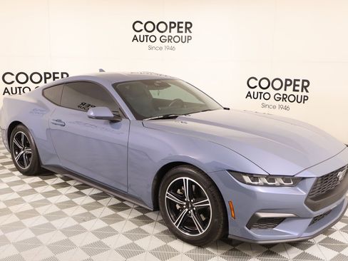 Used 2025 Ford Mustang Coupe image 1