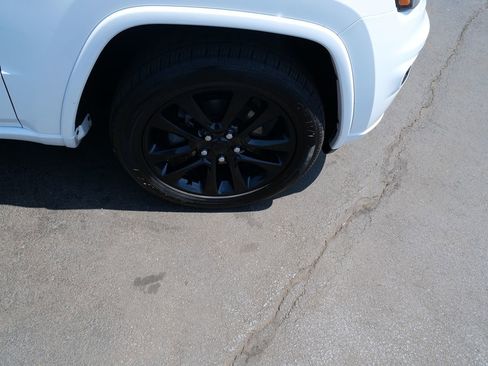 Used 2019 Jeep Grand Cherokee Altitude AWD/4WD image 35