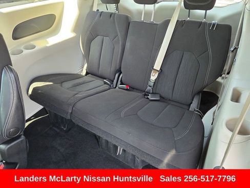Used 2023 Chrysler Voyager LX image 14
