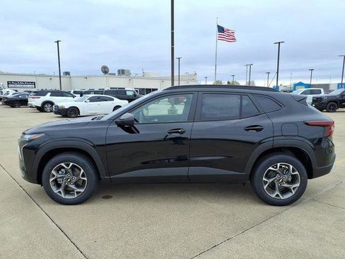 New 2026 Chevrolet Trax LT image 2