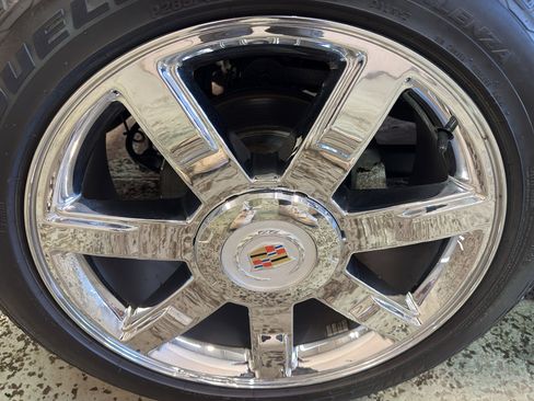 Used 2014 Cadillac Escalade Luxury image 37