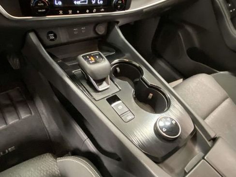 Used 2024 Nissan Rogue SV image 16