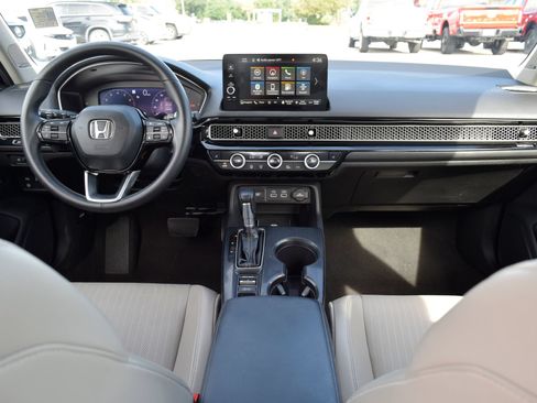 Used 2022 Honda Civic Touring image 5