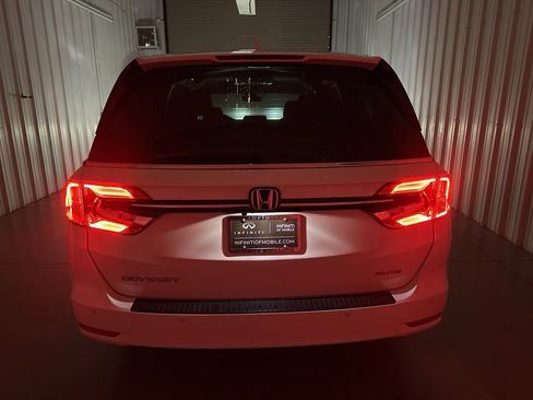 Used 2022 Honda Odyssey Elite image 9