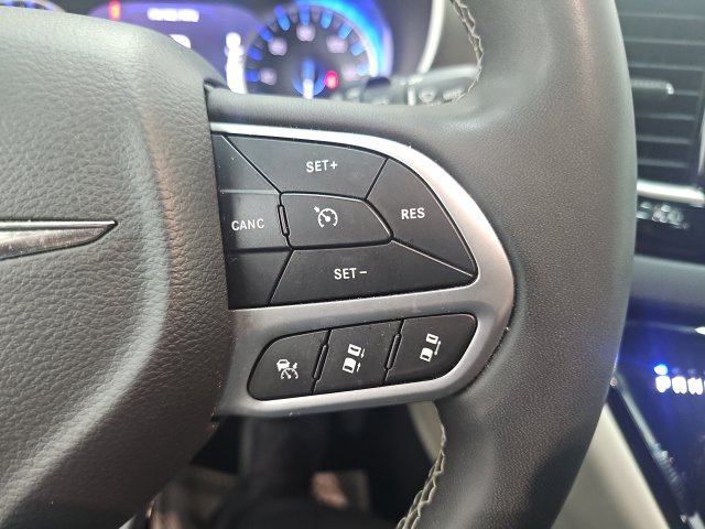 Used 2023 Chrysler Pacifica Touring-L FWD image 24