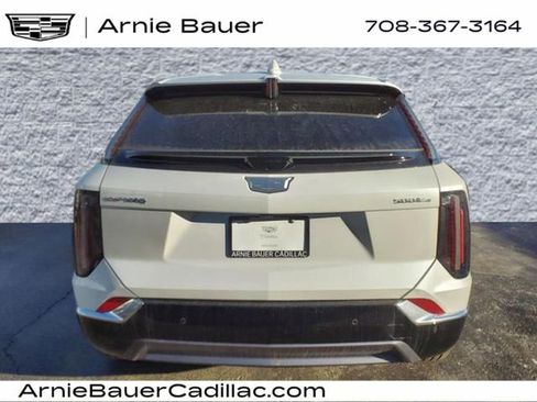 New 2025 Cadillac Optiq Luxury 1 image 9