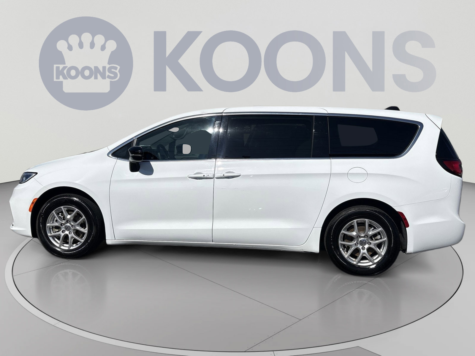Used 2025 Chrysler Pacifica Select FWD image 2