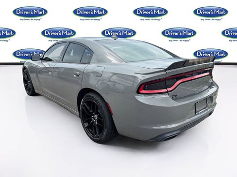 Used 2017 Dodge Charger R/T RWD image 5