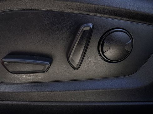 Used 2020 Ford Explorer XLT w/ Equipment Group 202A image 26