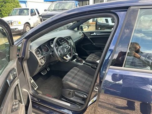 Used 2017 Volkswagen Golf 4-Door FWD image 9