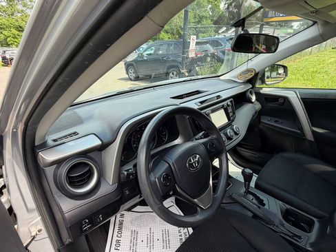 Used 2016 Toyota RAV4 LE AWD/4WD image 9