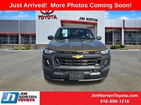 Used 2023 Chevrolet Colorado W/T image 2