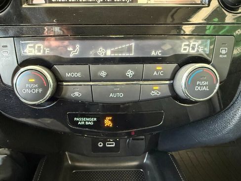 Used 2018 Nissan Rogue SL FWD image 33