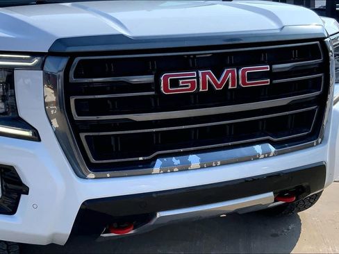 Used 2022 GMC Yukon XL AT4 image 29