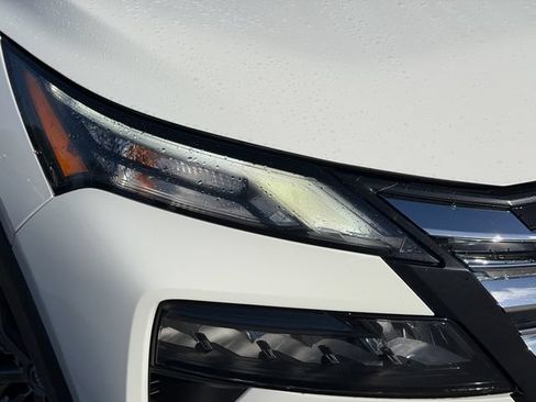 Used 2024 Nissan Rogue S AWD/4WD image 5