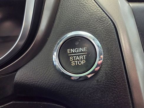 Used 2017 Ford Fusion SE w/ Fusion SE Technology Package image 22