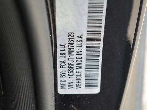Used 2021 RAM 1500 Laramie AWD/4WD image 28