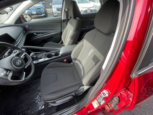 Used 2025 Hyundai Elantra SEL image 36
