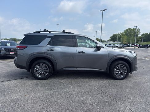 Certified 2023 Nissan Pathfinder SV w/ SV Premium Package AWD/4WD image 4