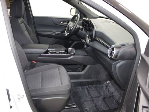 Used 2025 Chevrolet Equinox LT FWD image 26