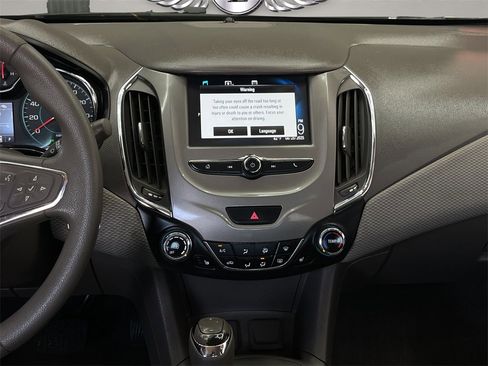 Used 2018 Chevrolet Cruze LT w/ Convenience Package image 15