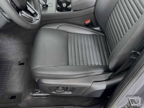 Used 2024 Land Rover Discovery Sport S image 21
