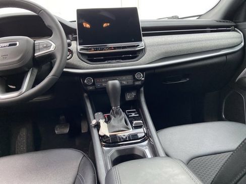 Used 2024 Jeep Compass Latitude image 14